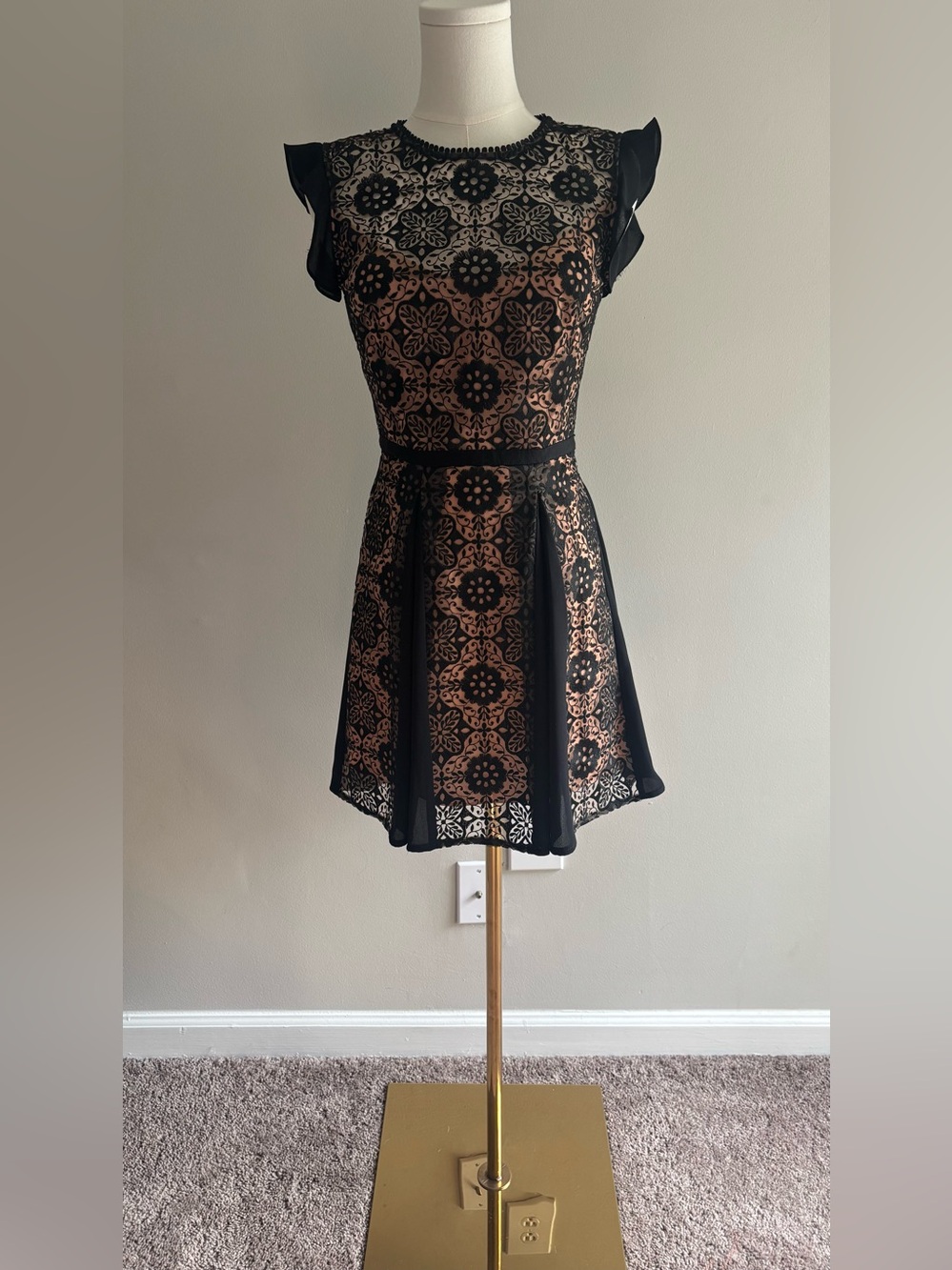 Monique Lhuillier Black Lace Overlay Nude Mini Dress Sz 0P